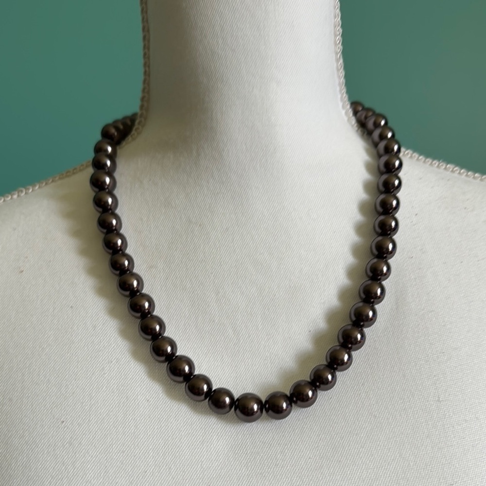 Classic Black Beaded Necklace with Lustrous Finish